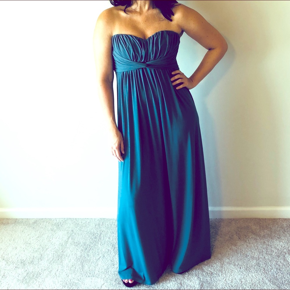 Jessica Simpson Strapless Formal Gown